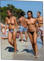 Braless Chicks From Italian Beaches Hidden cam Photos Picture 6 735x1008