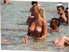 Mom With Big Melons Having A Bath In Sea Nude Photo 740x537