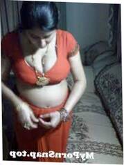 Tamil Aunty Tit Showcase In Saree Jpg From Yankee Aunty Funbag Press Milk Out Doodh Photo View Photo Mypornsnap Top 480x640