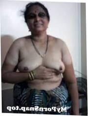 Telugu 40 Yrs Old Married Housewife Aunty Flashing Her Milk cans To Her Spouse Romp Pornography Photo Jpg From Old Telgu Aunty Nud View Photo Mypornsnap Top 640x852