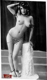 Curvy Antique Models Pose In Undergarments And Nude Showcasing Cloudy Doll Pics 430x738
