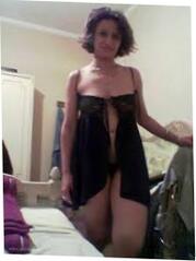 Egyptian Bombshell Cougar That Like To Pose Nude 480x640