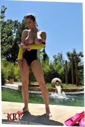 Hot Gams And Feet Katarina Flippers And Poontang Dreamscape With Katarina By A Pool Good Hookup Porno 532x800